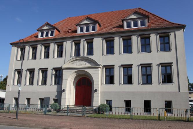 front_schule.jpg