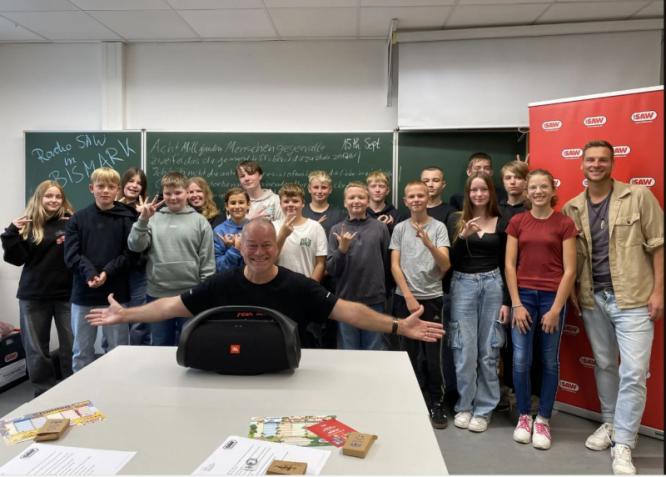 klasse_7a_radio_saw.jpg