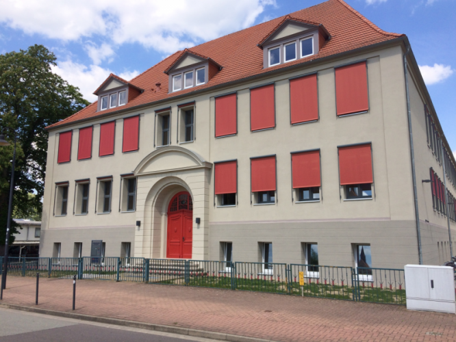 sekundarschule_bismark_haupteingang01.png